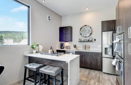 Winter Park House | New Ski In Out Luxury Loft 201 I Hot Tub I Gym I Great Views I Best Price I FREE Adventures Daily