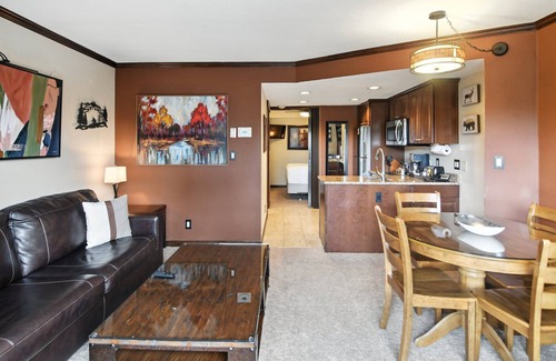 Peak 9 Condo | NEW! Ski-In/Ski-Out Beaver Run Retreat