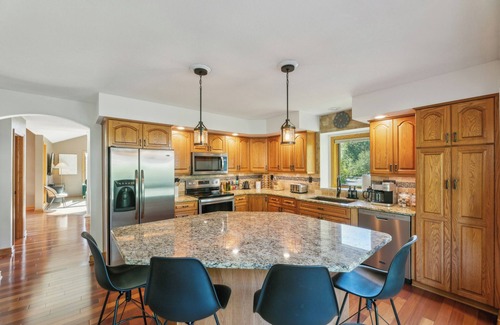 Hastings House | NEW! Sleeps 12, Fam. Friendly, Game Room. Dog OK!