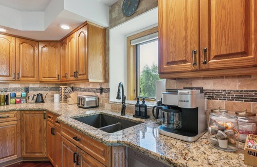 Hastings House | NEW! Sleeps 12, Fam. Friendly, Game Room. Dog OK!
