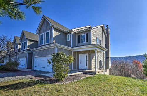 Tannersville House | New ! Slopeside Townhome : WFH, Ski, Dine & Hike