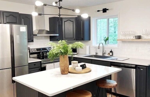 Hamlin House | NEW SOJA Lake House-modern getaway fully renovated in 2022