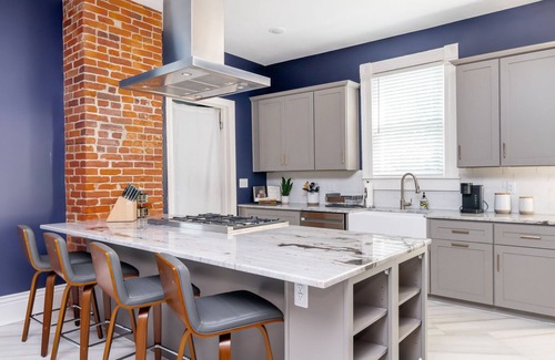 Beechmont House | *New* Sophisticated 4BR in Prime Central Location