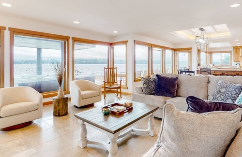 Clinton House | New sound front home with private beach access, hot tub/pool, grill, mtn views
