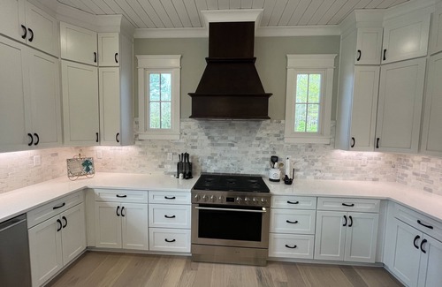 Oxford House | New Southern Charmer w/screened in porch near Ole Miss & Oxford Square