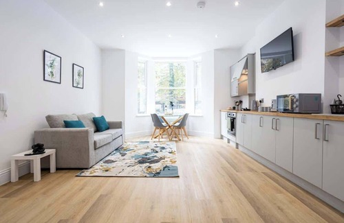 Walkden Apartment | NEW! Spacious Flat, Ideal for Business, Sleeps 4!
