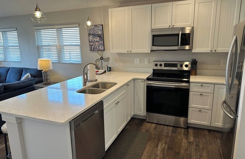 Gypsum Condo | NEW spacious 2 BR/2 BA w. pool, dockage available, bar