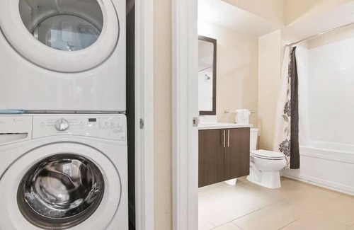 Shoreline West Apartment | New & Spacious 2BR | Free WiFi + Desk | Mountain View