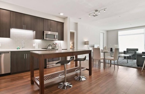 Shoreline West Apartment | New & Spacious 2BR | Free WiFi + Desk | Mountain View