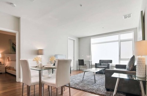 Shoreline West Apartment | New & Spacious 2BR | Free WiFi + Desk | Mountain View