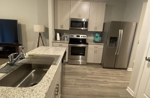 East Point House | New Spacious 3 bedroom 2.5 bath town house near the Airport