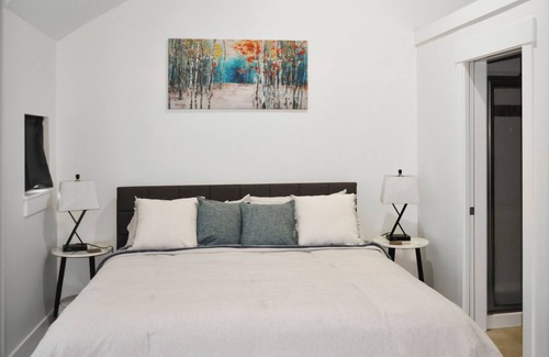 Green Lake House | NEW! Spacious 3-BR Townhouse w/ outdoor patios, one block from Greenlake.