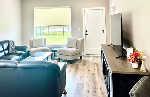 Wichita House | New Spacious 4BR Home! Basketball Court & Playground.