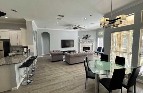 Garland House | New Spacious 5-bedroom Home for large Family