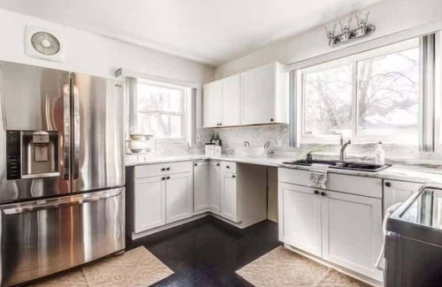 Detroit House | NEW! Spacious 5BR | Sleeps 10 | University District