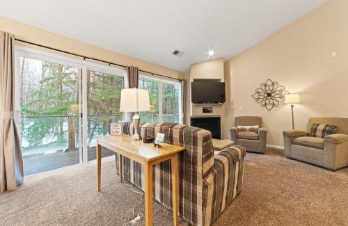 Bellaire House | New, Spacious and charming, with a river view, conveniently located near skiing and golf
