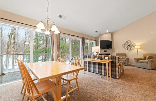 Bellaire House | New, Spacious and charming, with a river view, conveniently located near skiing and golf