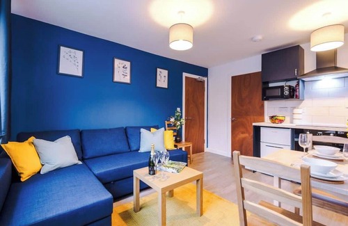 Crewe Apartment | NEW! Spacious apartment, ideal for business & work