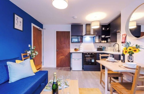 Crewe Apartment | NEW! Spacious apartment, ideal for business & work