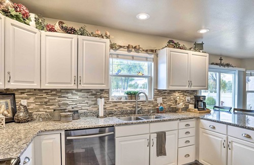 Canon City House | NEW! Spacious Cañon City Retreat w/ Yard & Hot Tub