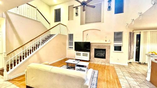 Elk Grove House | New - Spacious, Comfortable 5 Beds 3 Baths House