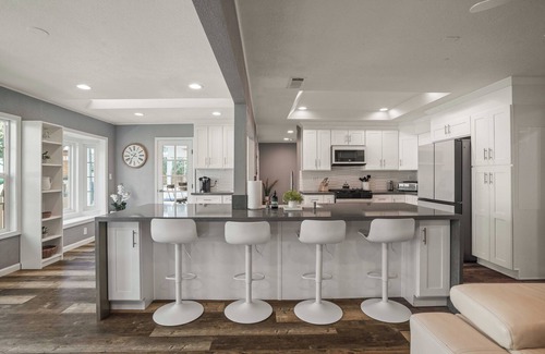 Valencia House | NEW Spacious & Cozy 5-bedroom house in enchanting Santa Clarita with AC