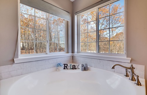 Tunkhannock Township House | New Spacious Fun & Private Home Away From Home
