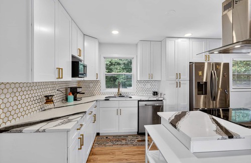 Woodbridge House | NEW! Spacious Getaway Near DC & Potomac River