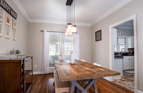Macon House | NEW! Spacious & kid friendly - great for the whole fam! Close to everything!