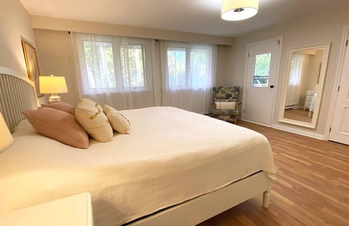 Valentia House | NEW!!! Spacious lakefront cottage close to Toronto
