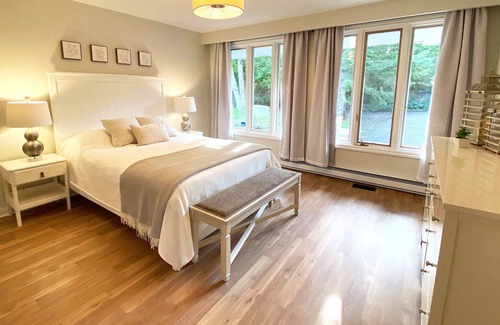 Valentia House | NEW!!! Spacious lakefront cottage close to Toronto