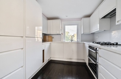 Avonmore and Brook Green Apartment | (New) Spacious maisonette in Kensington Olympia