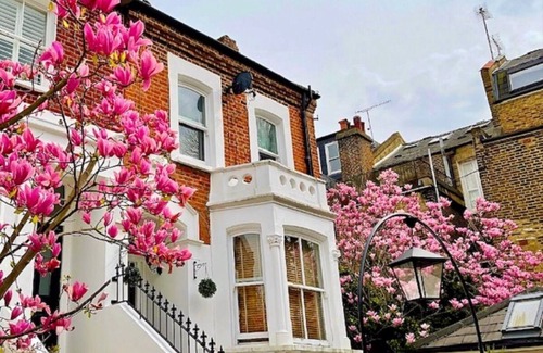 Avonmore and Brook Green Apartment | (New) Spacious maisonette in Kensington Olympia