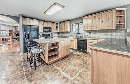 Cloudcroft House | NEW! Spacious Mountain Retreat: Ski, Hike + More!