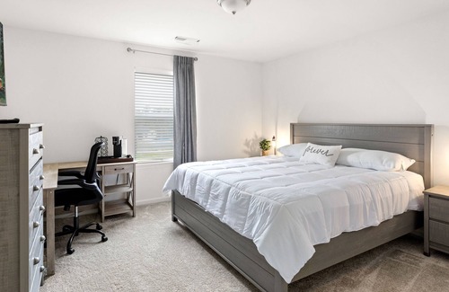 Denver House | New Spacious - Near Lake, Golf, Trilogy Nbrhd, Family-Friendly, NFL Sunday Tk