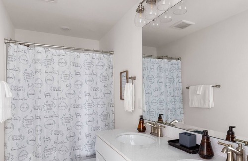 Denver House | New Spacious - Near Lake, Golf, Trilogy Nbrhd, Family-Friendly, NFL Sunday Tk