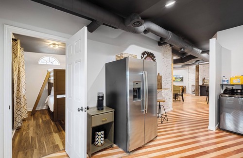 South Louisville House | New! Spacious, Newly Renovated 6-bedroom Townhome at Churchill Downs