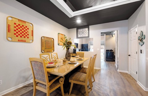 South Louisville House | New! Spacious, Newly Renovated 6-bedroom Townhome at Churchill Downs