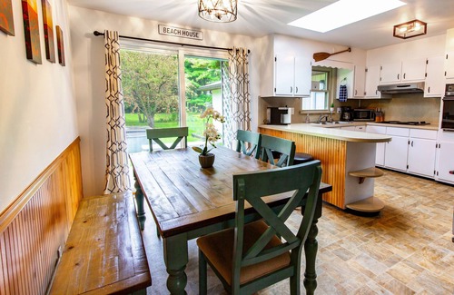 Bridgman House | New Spacious Warren Dunes Beach & Winery Retreat w/Hot Tub & Pool Table