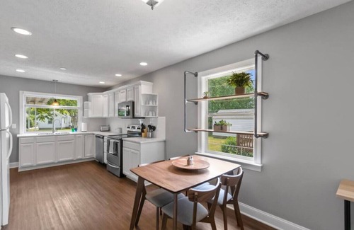 Speedway House | NEW Speedway ? Relaxation! (3BR/2BA, sleeps 7)