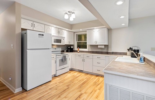 Nellysford Cottage | - NEW - Spruce Creek Retreat