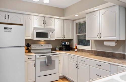 Nellysford Cottage | - NEW - Spruce Creek Retreat