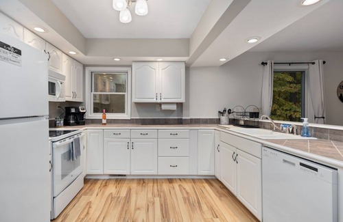 Nellysford Cottage | - NEW - Spruce Creek Retreat