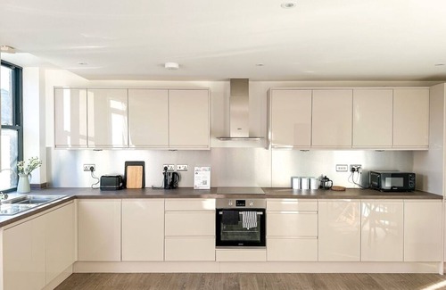 Canterbury Apartment | NEW St James City Centre Modern Apartment