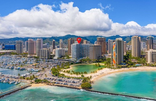 Waikiki Apartment | [New] Steps to Beach | Resort Amenities | Kitchen