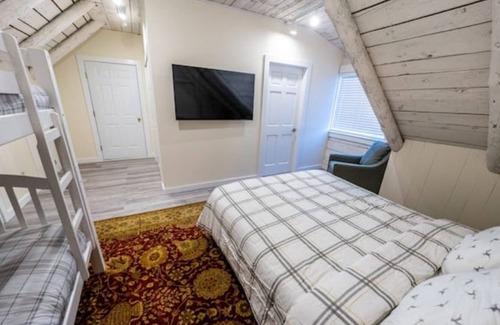 Winhall House | NEW! Stratton, Bromley, Mt. Snow, Okemo Sleeps 10.