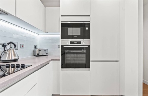 Gay Village Apartment | New Street Luxe Apartment | Parking | Sleeps 4