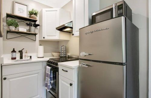El Cid Apartment | New Studio Apartment w Kitchen - A
