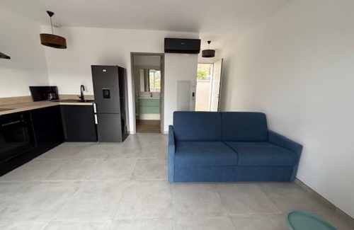 Oletta Apartment | New studio enjoying all-day sunshine with terrace and private garden