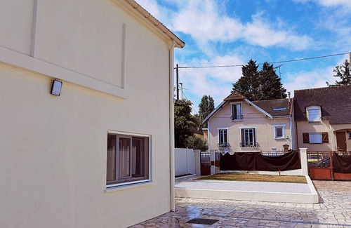 Villemomble Apartment | New studio with AC/free charging parking（NO.5）